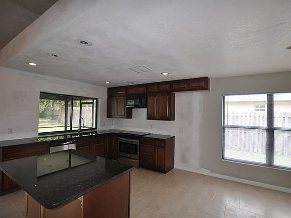 3rd image of 5331 Montserrat Dr