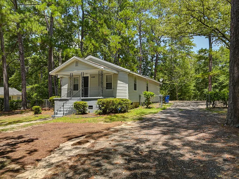 1330 Kingston Rd — Photo 2