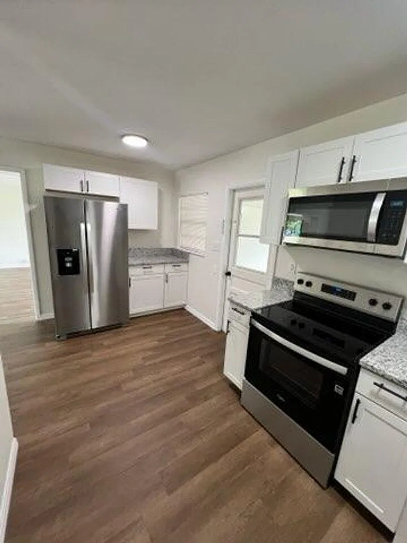 Fully remodeled 4 bed 2 bath home — Photo 2
