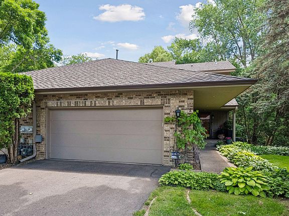 2nd image of 1140 Hollybrook Dr