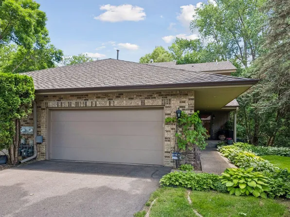 1140 Hollybrook Dr, Wayzata, MN 55391