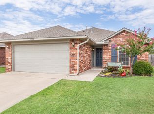 4113 Applegate Dr, Moore, OK 73160