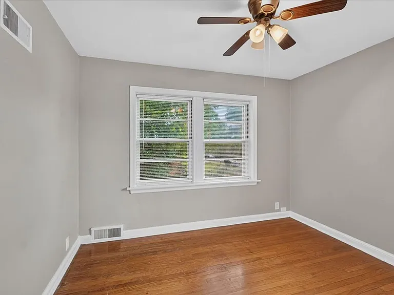 3307 Lawn — Photo 16