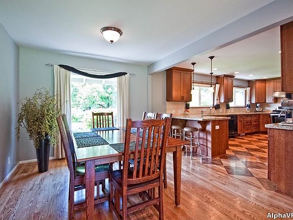 3rd image of 3735 SE Van Water St