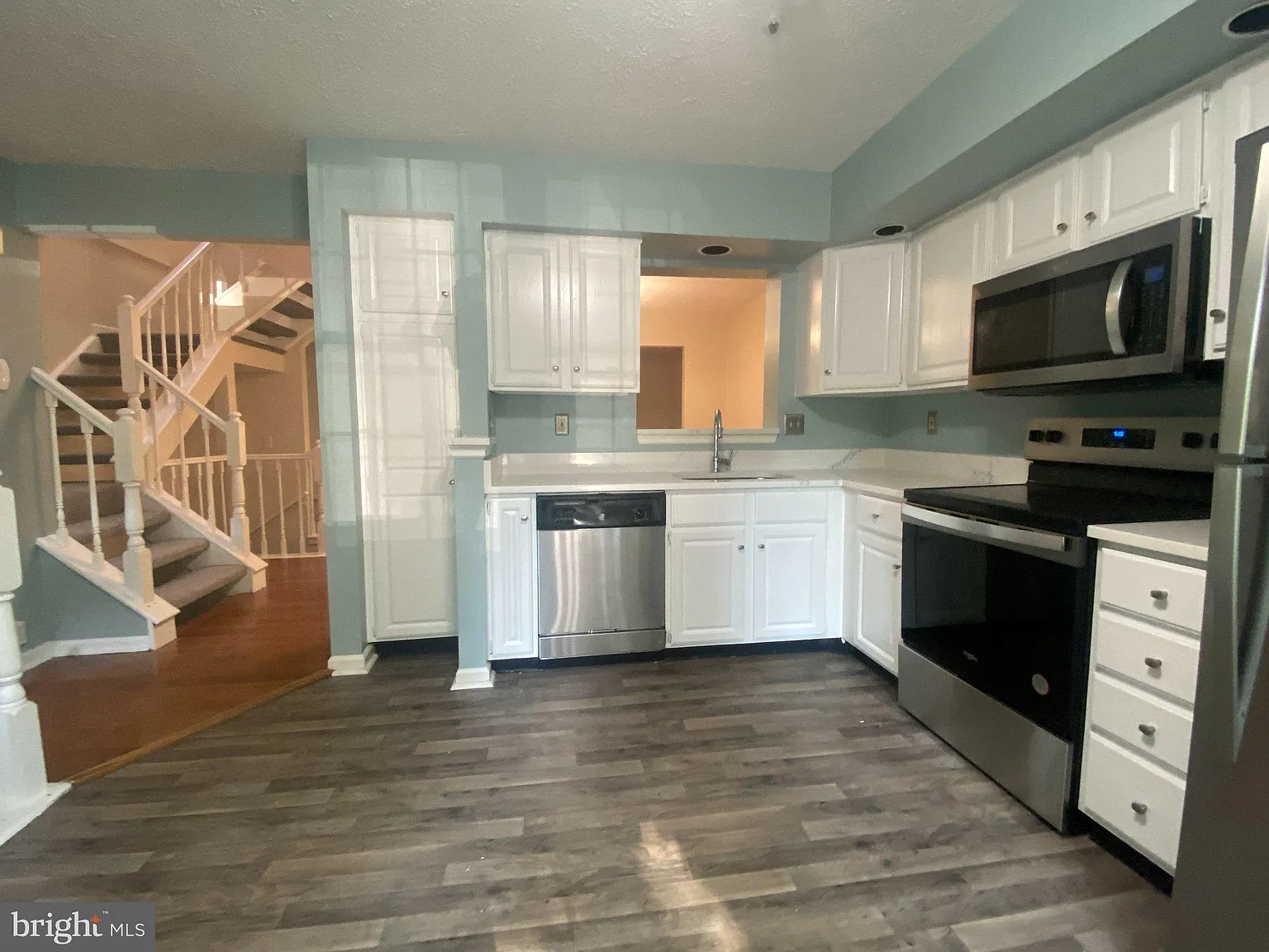 3 bed, 3.5 bath, 1820 sqft, $2,675 — Photo 3