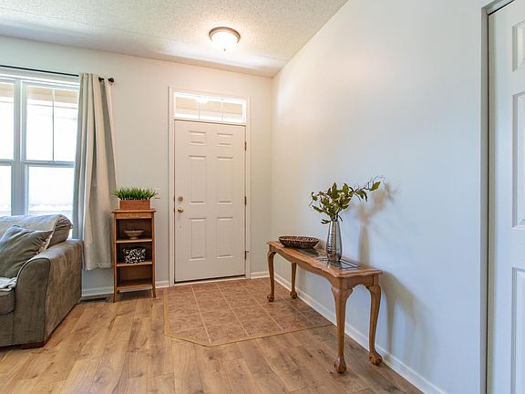 3rd image of 1948 Crenshaw Cir