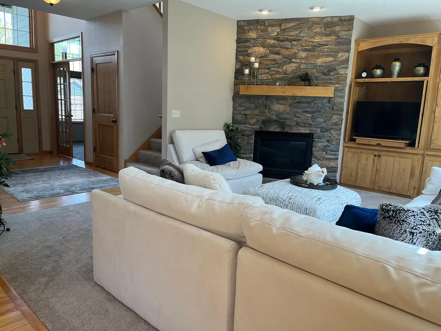 5 bed, 3800 sqft, $3,745 — Photo 4