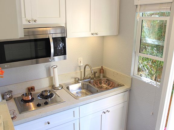 4th image of 125 N Valencia Pl #B