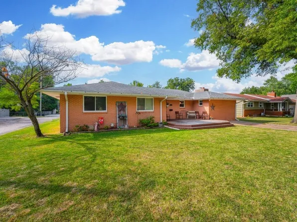 1523 E 13th Ave, Winfield, KS 67156