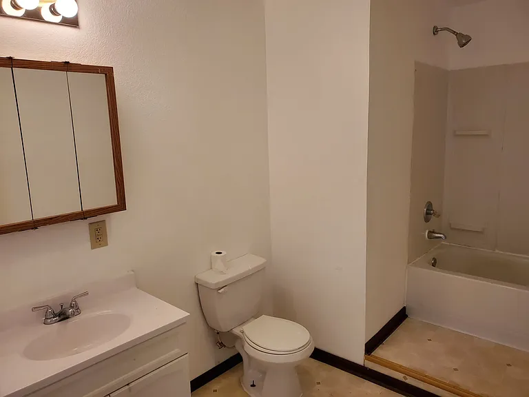 102 2nd St N #3 — Photo 8