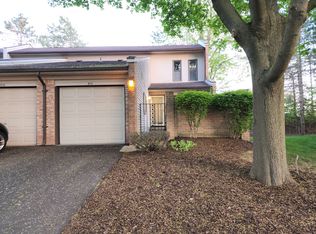 314 Willow Grove Ln, Rochester, MI 48307