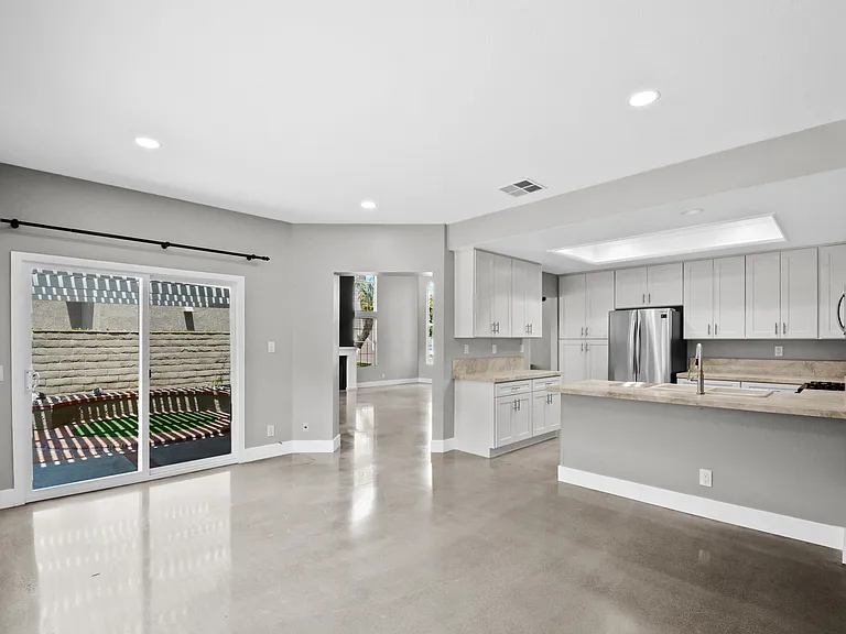 6068 E Hackamore Ln — Photo 5