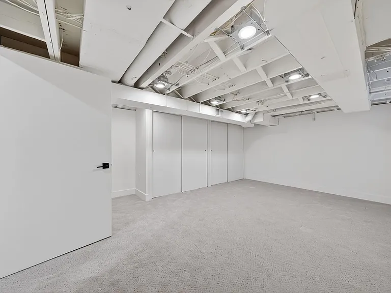 372 W Brown St #3 — Photo 36
