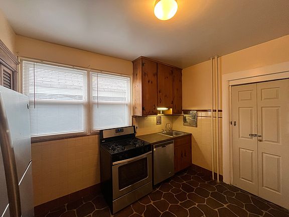 5th image of 32 73rd St Floor 1