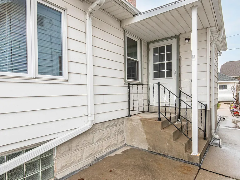 3500 S Clement Ave — Photo 34