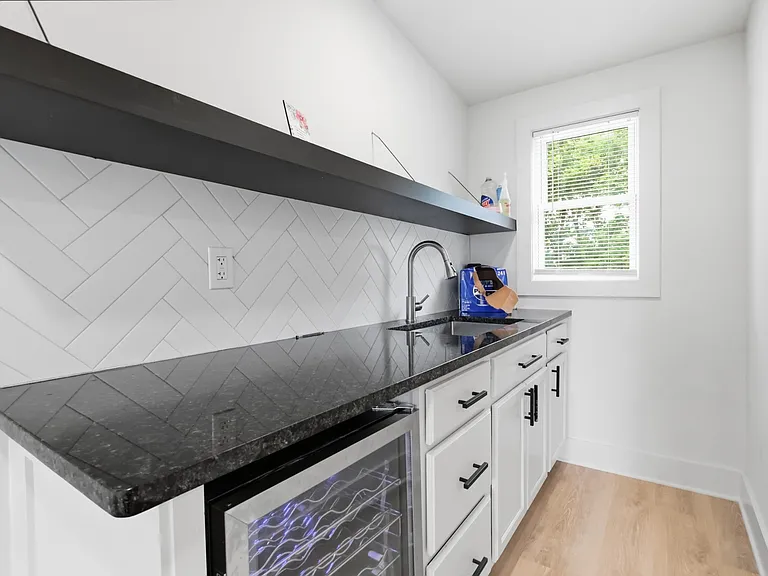 411 Edwin St #A — Photo 24