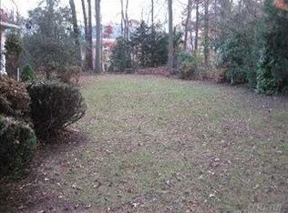7 Mather Ct, Huntington Station, NY 11746