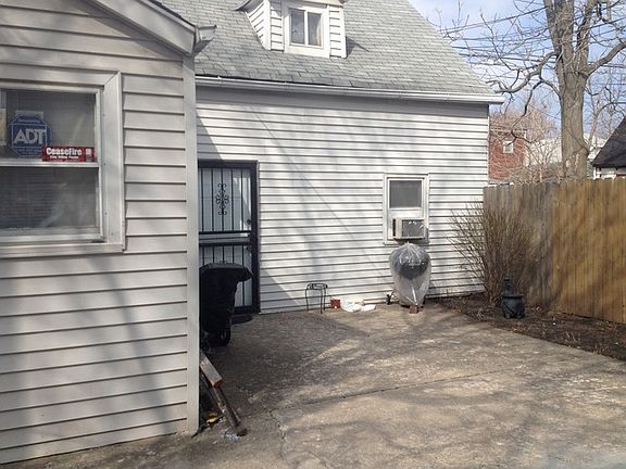 4th image of 8424 S Kingston Ave