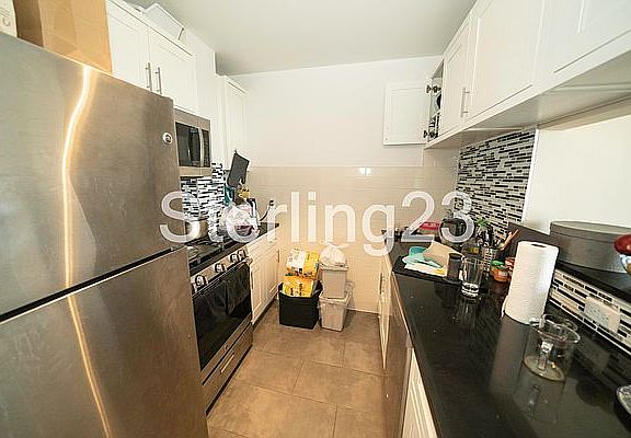 3rd image of 45 Hinckley Pl APT 4L