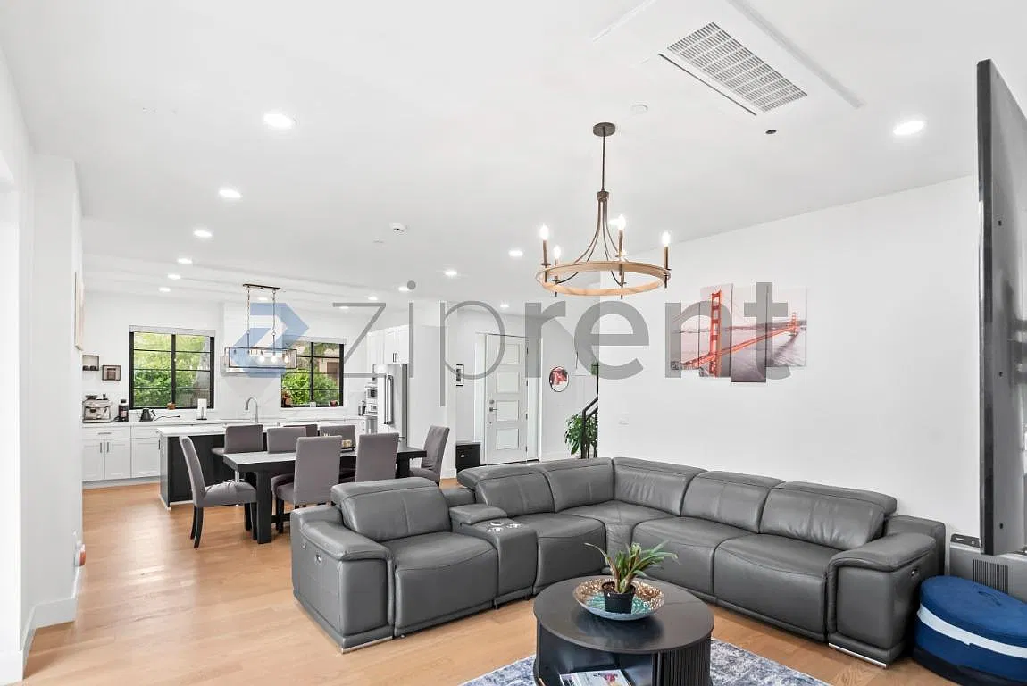 5 bed, 5.5 bath, 3103 sqft, $19,990 — Photo 1