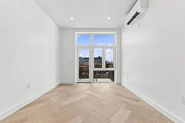 Bedroom, photo 1