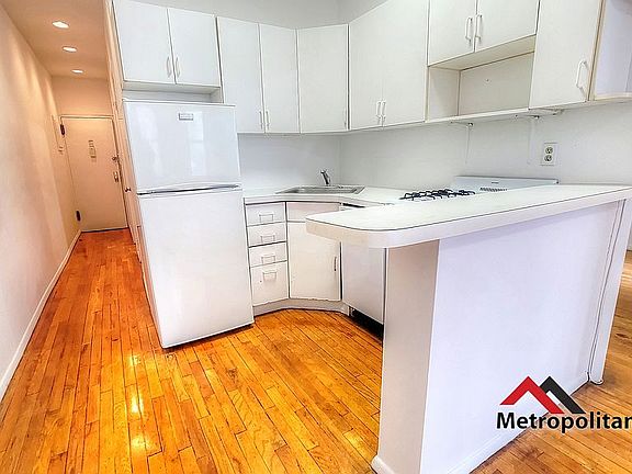 4th image of 246 E 51st St #12C