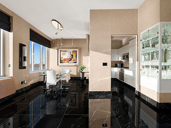 3rd image of 100 Riverside Blvd #Phb