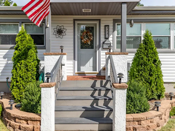 3321 Maple Dr, Highland, IN 46322