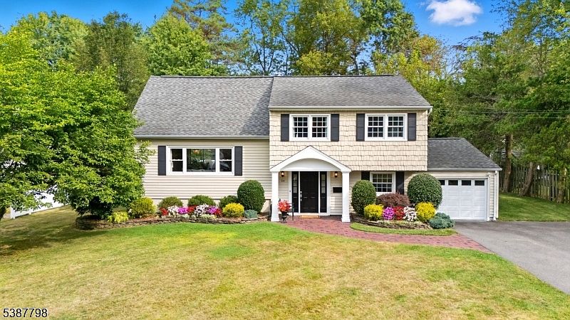 1st image of 54 Badgley Dr