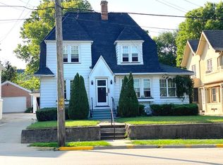412 E 2nd St, Dixon, IL 61021