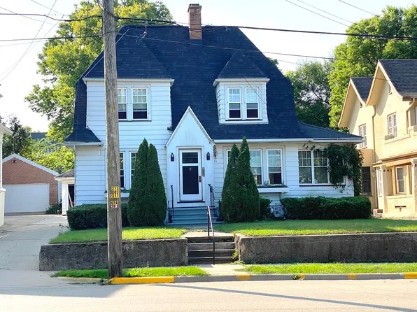 412 E 2nd St, Dixon, IL 61021