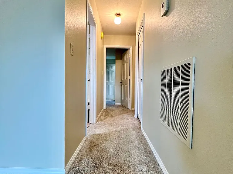 Remodeled 3BR in Mountain Park | Primary Suite + Deck | Lake Oswego — Photo 1