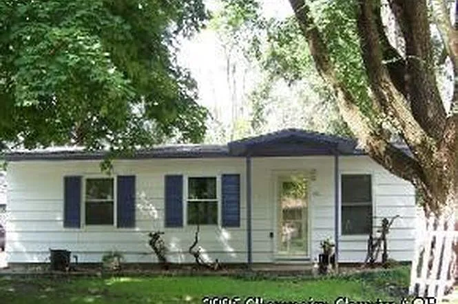 1417 Hollycrest Dr photo 1