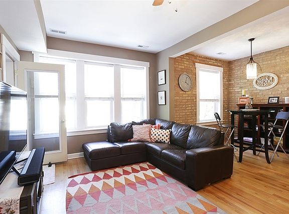2nd image of 4054 N Albany Ave APT 2