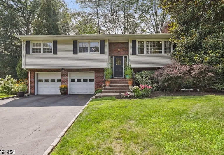 63 Whitney Dr — Photo 3