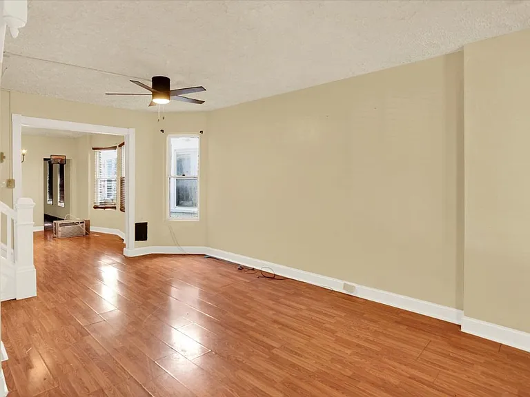 234 W Douglass St — Photo 5