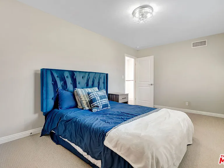 4952 Placidia Ave — Photo 24