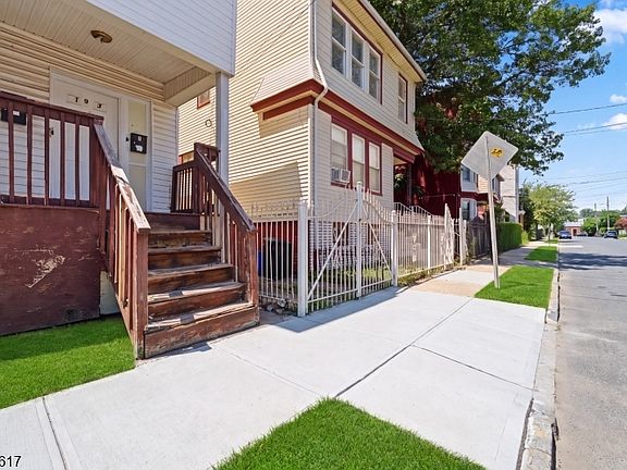 3rd image of 191 21St St