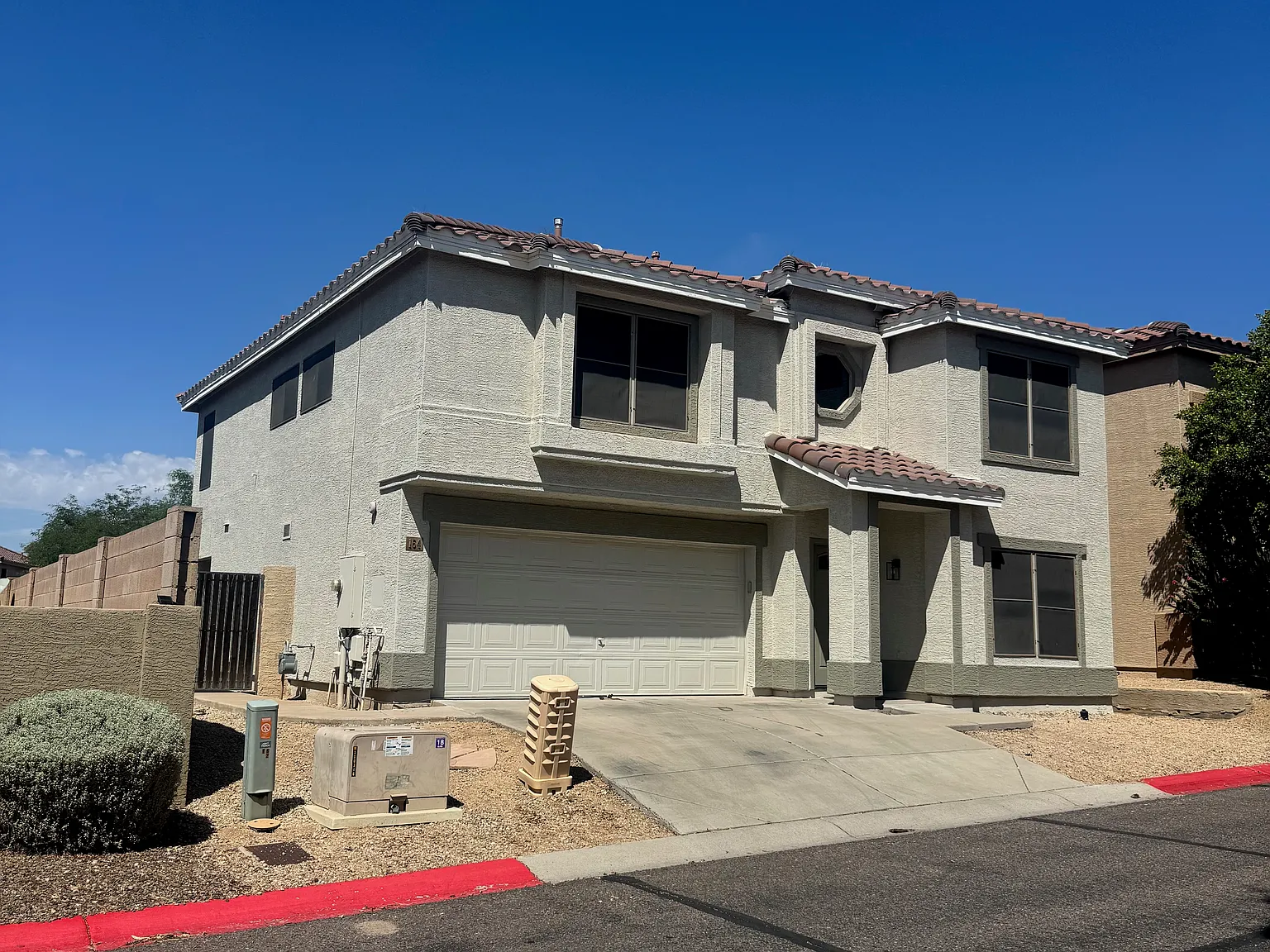 4 bed, 2371 sqft, $4,300 — Photo 3