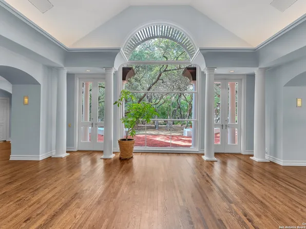 316 Fox Hall Ln, Castle Hills, TX 78213