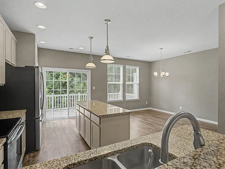 1004 Prosperity Ct — Photo 8