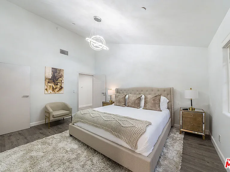 5010 Fulton Ave — Photo 43
