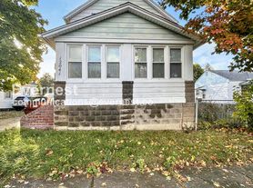 12041 Belden Ave, Cleveland, OH