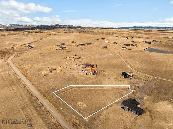 4th image of 4 Saddle View Cir