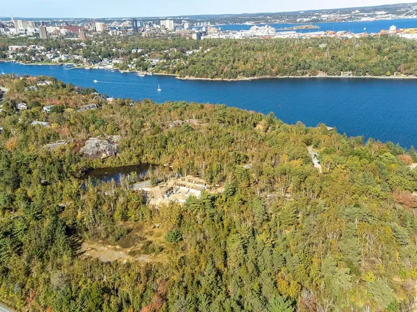 23 Bluestone Rd, Halifax, NS B3P 2H2