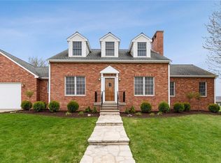 195 Bluff Dr, Fairfax, IA 52228