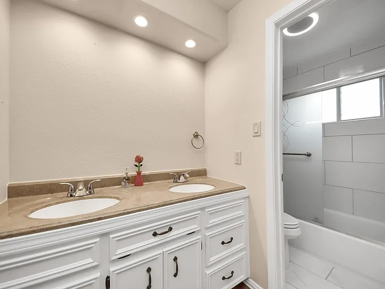 14007 Fleur De Lis Blvd — Photo 17