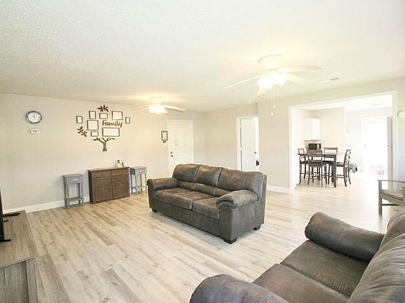 5th image of 10476 Dogwood Dr