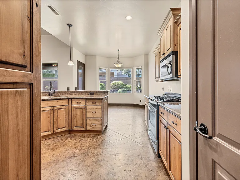 1111 W 2370 S — Photo 21