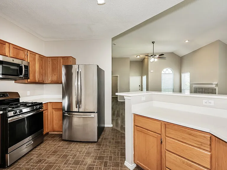 2124 Creek Royal Dr — Photo 7